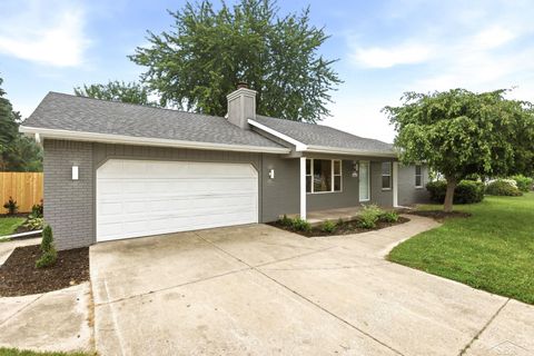 Photo of 4621 S Wintergreen Drive, Saginaw Charter Township, MI 48603 (MLS # 61050215328)