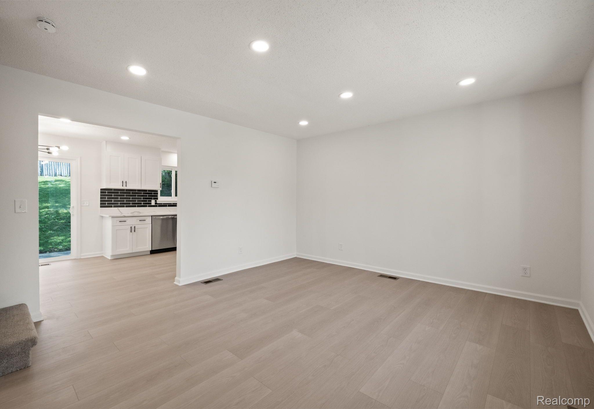 3884 CASS ELIZABETH Road