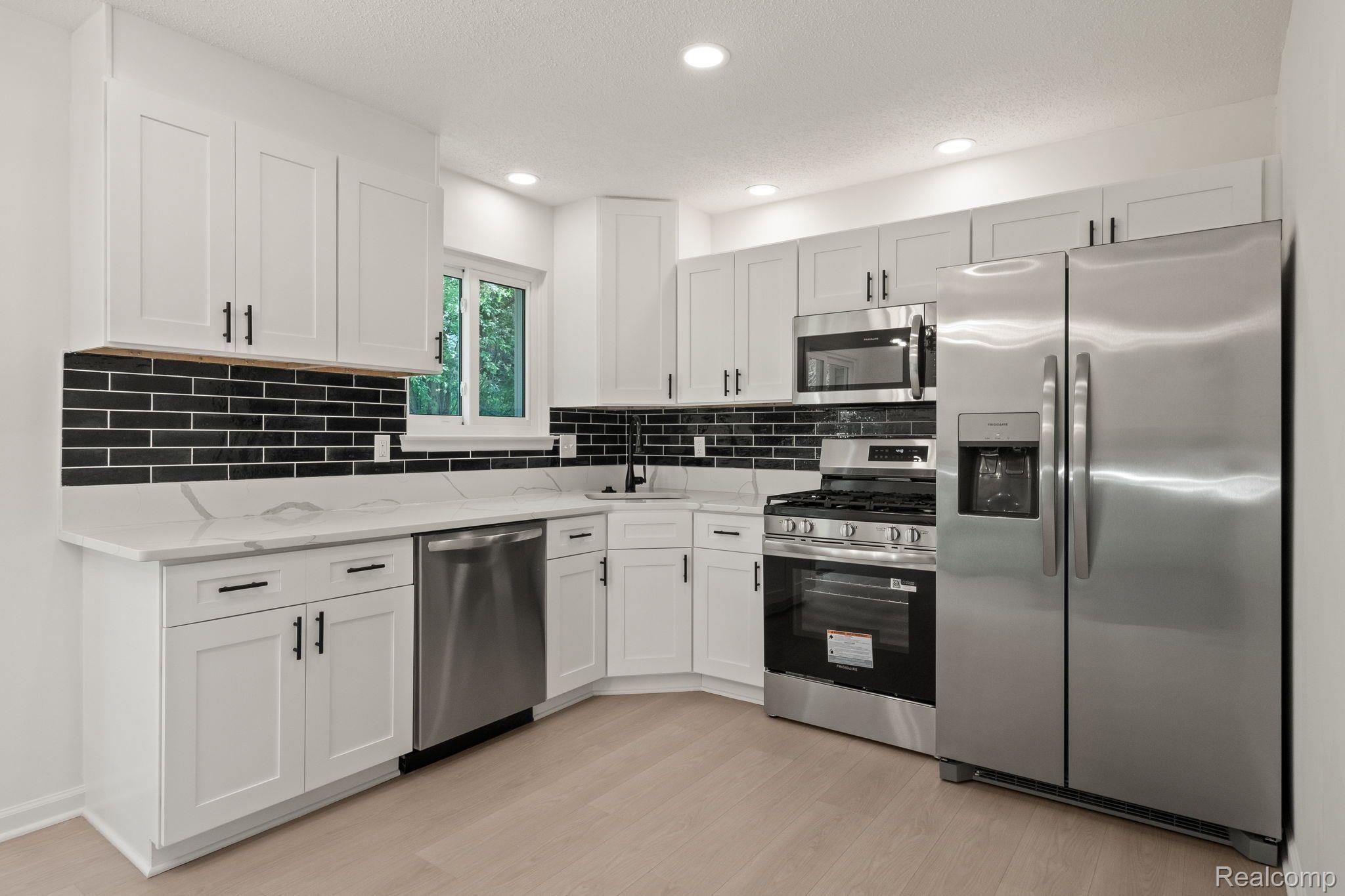 3884 CASS ELIZABETH Road