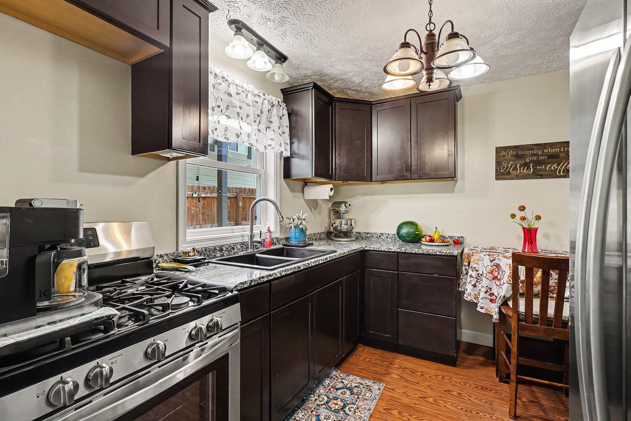 263 E 6th