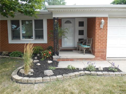 1440 W ELMWOOD Avenue Clawson City MI 48017