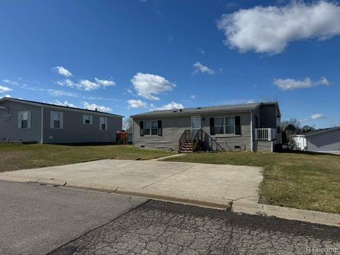 Tiny photo for 150 Chestnut Circle West, Davison City, MI 48423 (MLS # 20261015979)