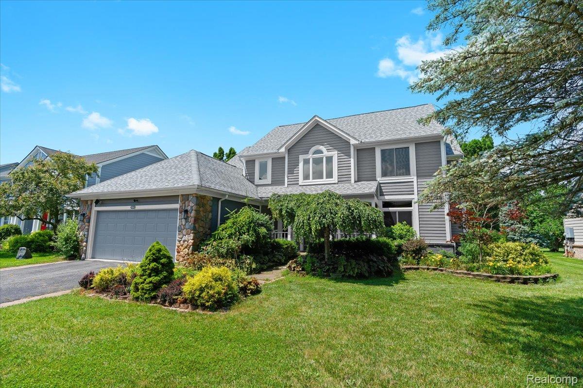 2304 Carriage Way