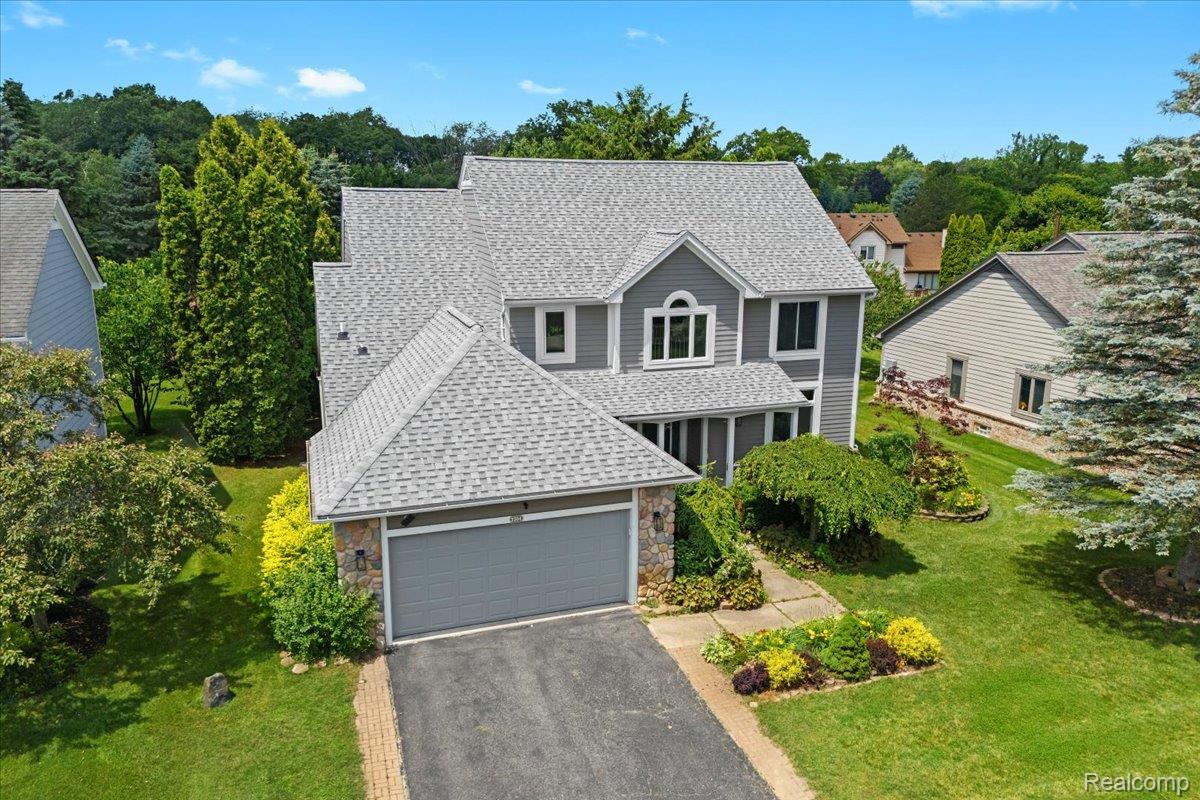 2304 Carriage Way