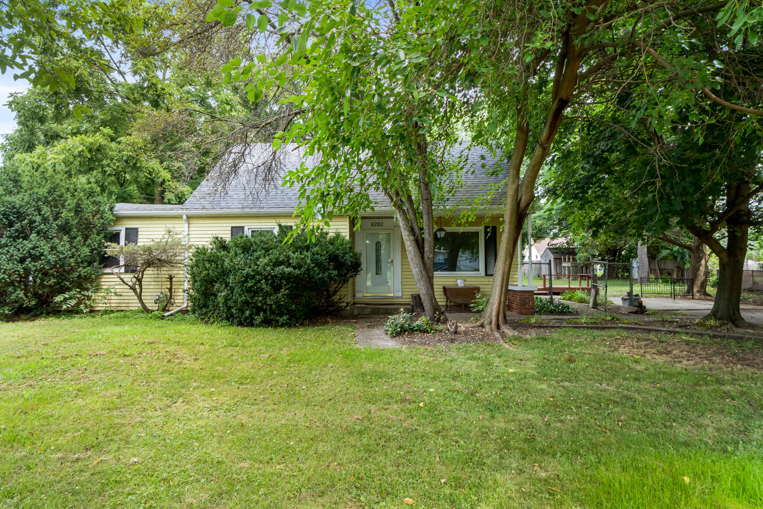 4282 Woodworth Avenue