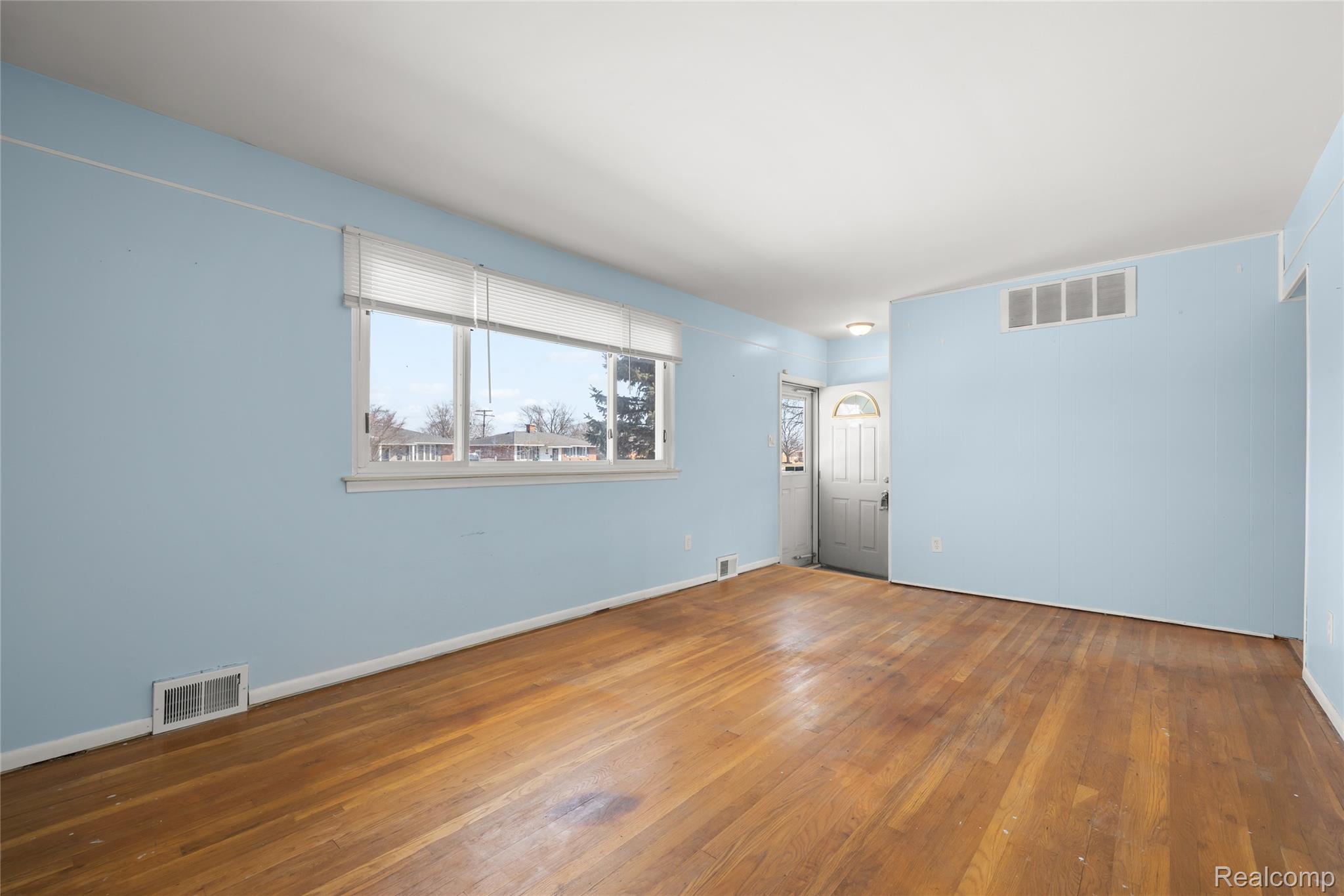 7043 N Wildwood Street