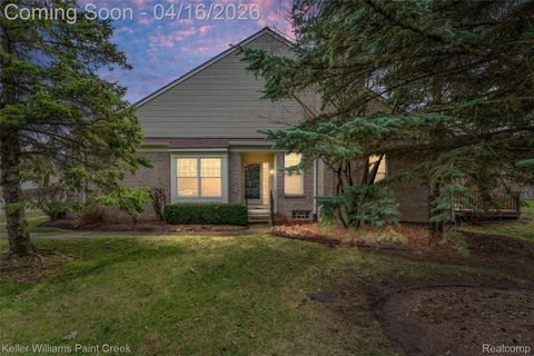 Photo of 1685 Maple Creek Court, Rochester City, MI 48306 (MLS # 20261023965)