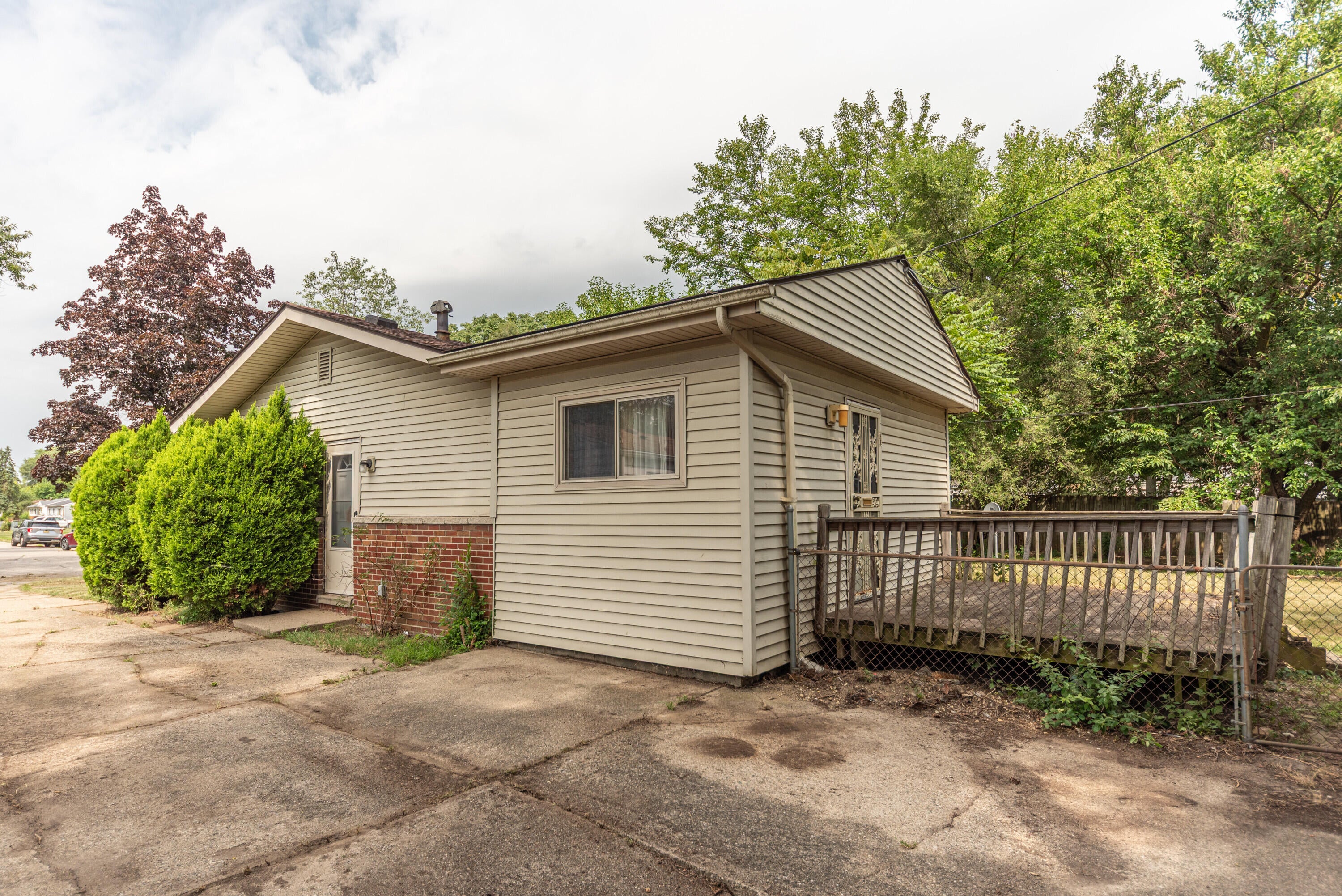 1401 Glengrove Avenue