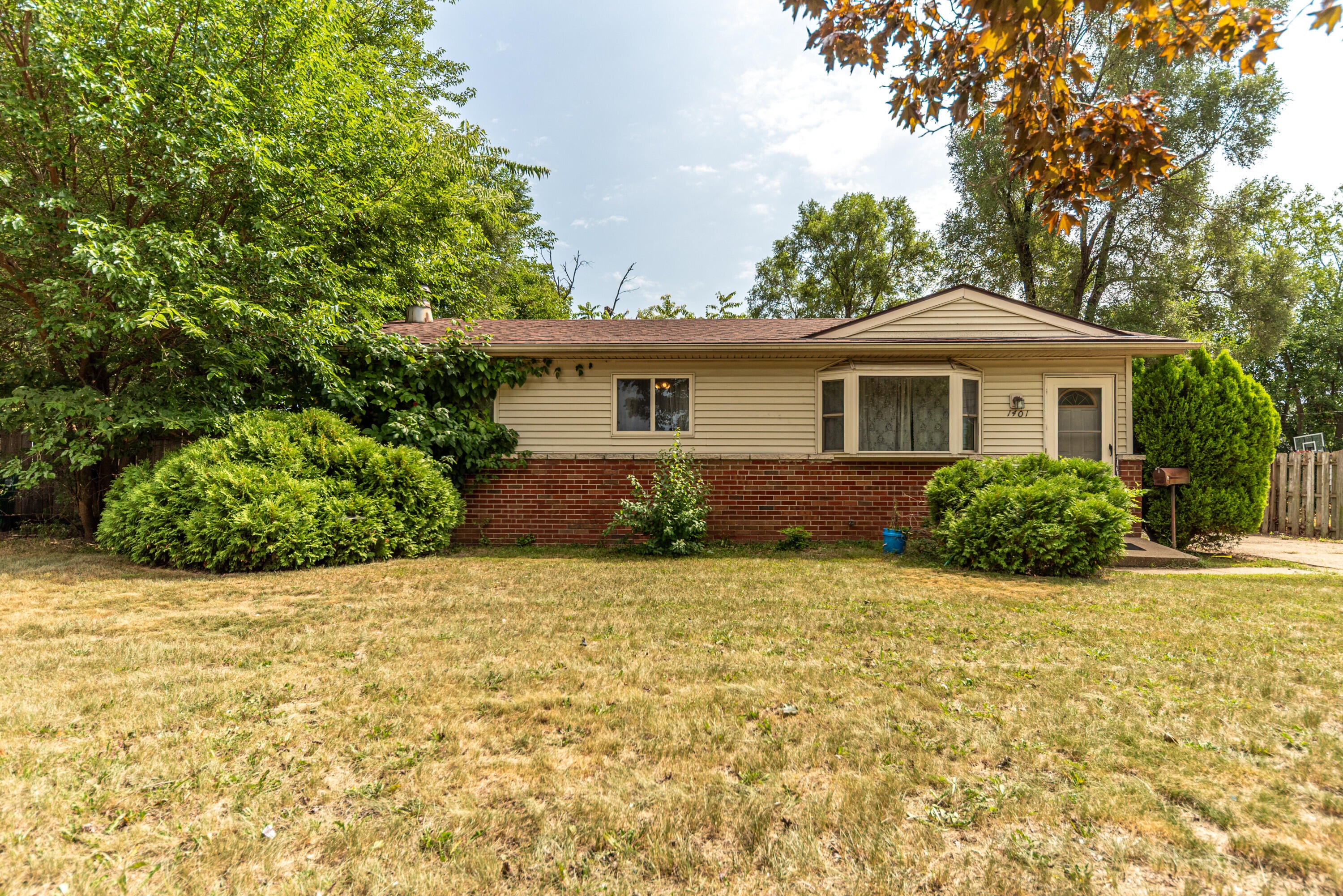 1401 Glengrove Avenue
