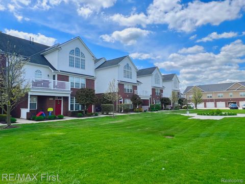 8425 TOWNE CENTER Circle S 56 Warren City MI 48093