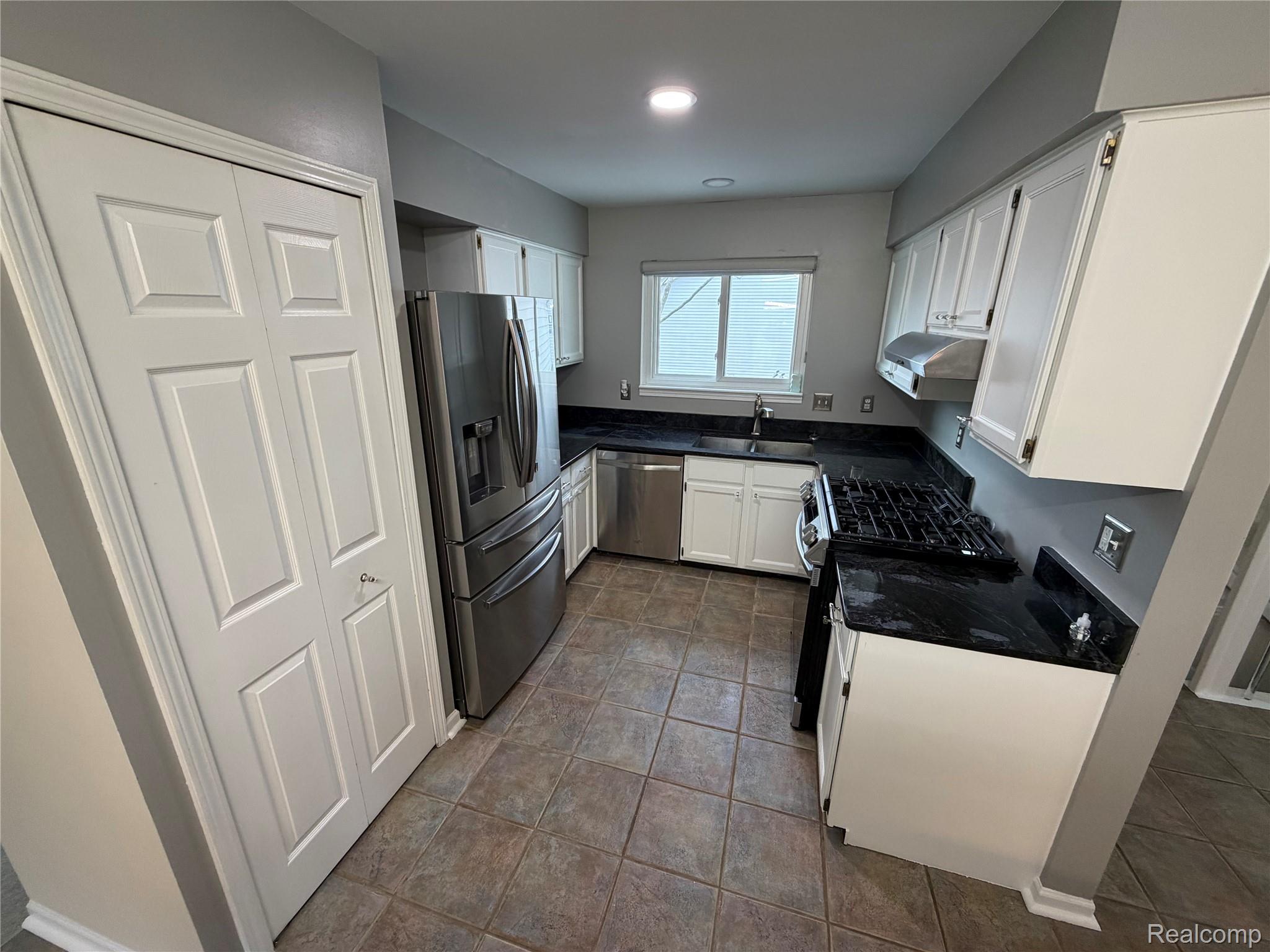 24489 Riverview Lane