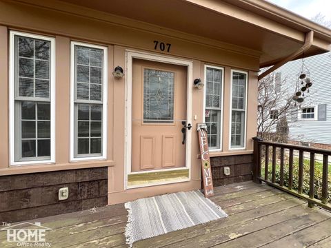 Tiny photo for 707 W King Street, Owosso City, MI 48867 (MLS # 5050203284)