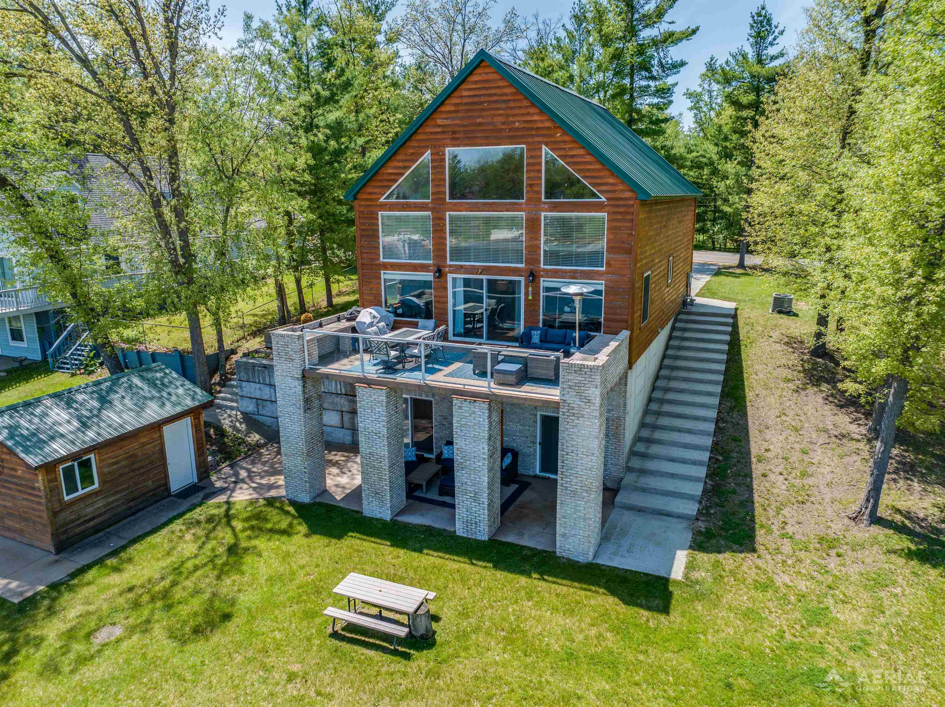 3319 S Ogemaw Trail