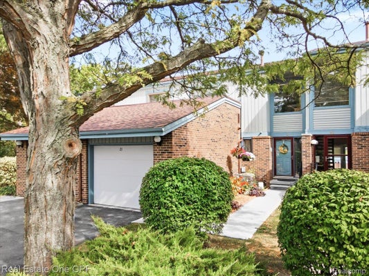 1715 RIVER RD, SAINT CLAIR, MI 48079 - Image e5dbb31b80f97c4d5f67ac6bc631c8fe/1101065132