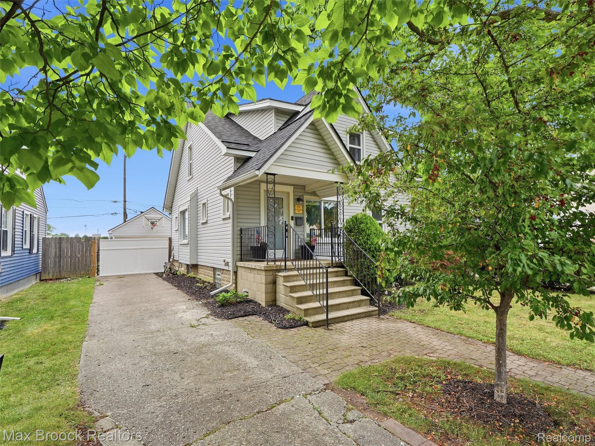 1216 W Windemere Avenue