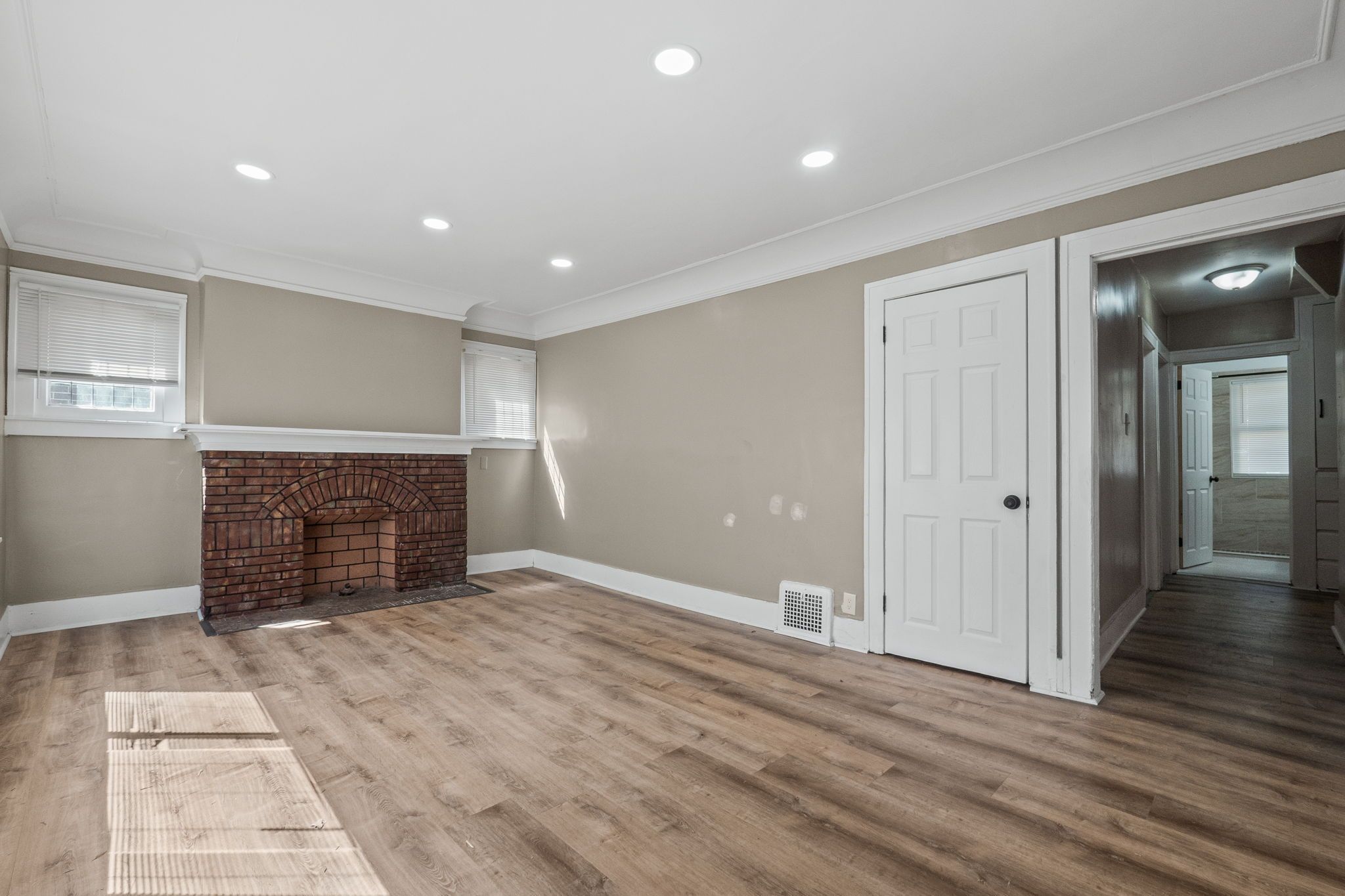 36 W GREENDALE