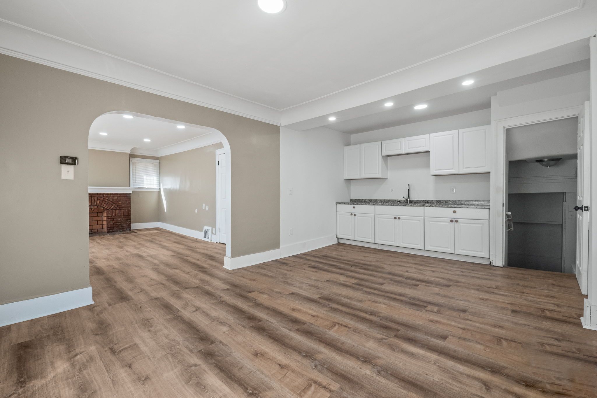 36 W GREENDALE