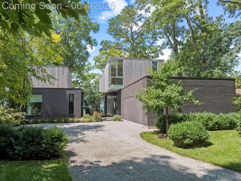 4050 OAK BANK Court Orchard Lake Village City MI 48323