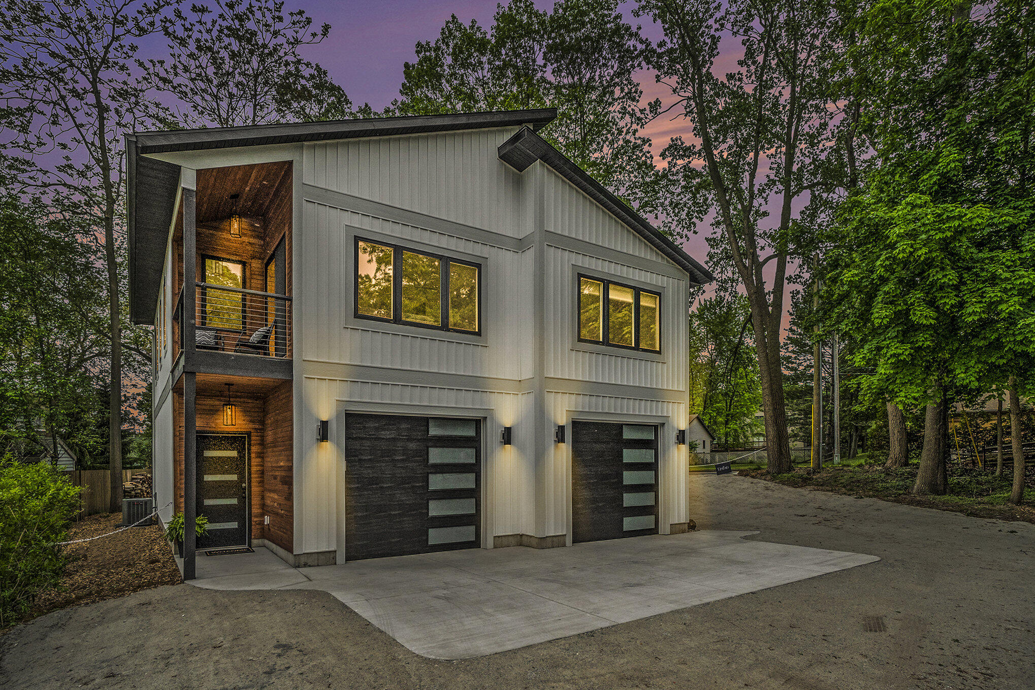 3220 Lakeshore Drive