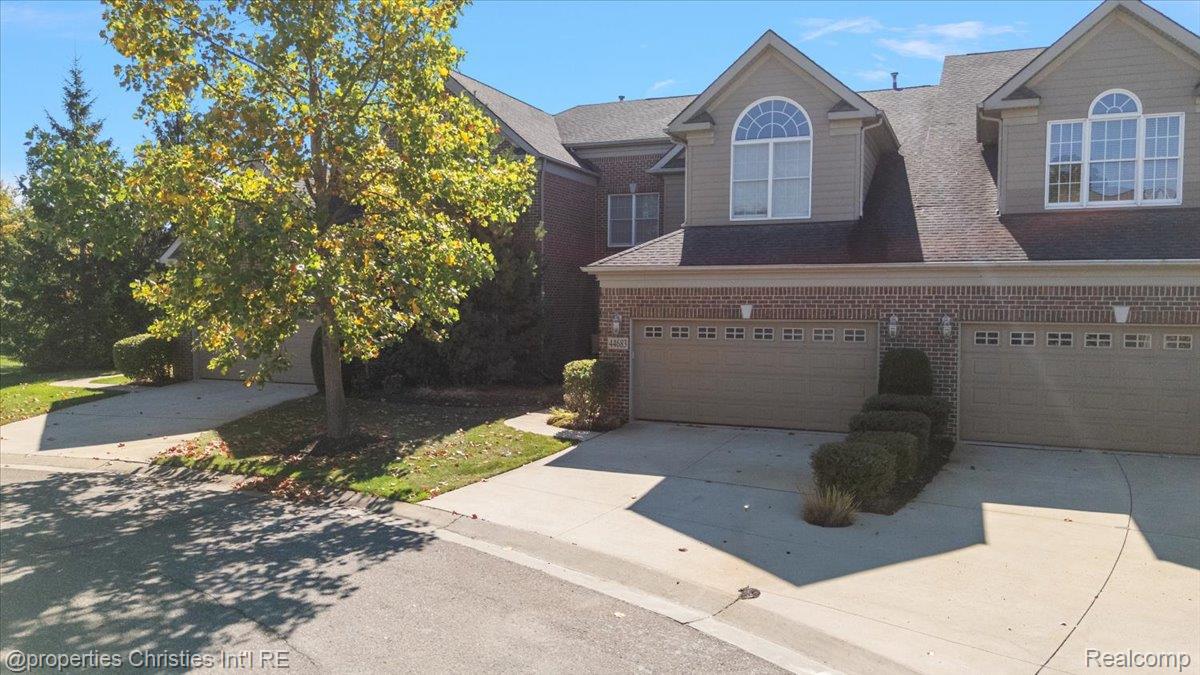 44683 Broadmoor Circle N