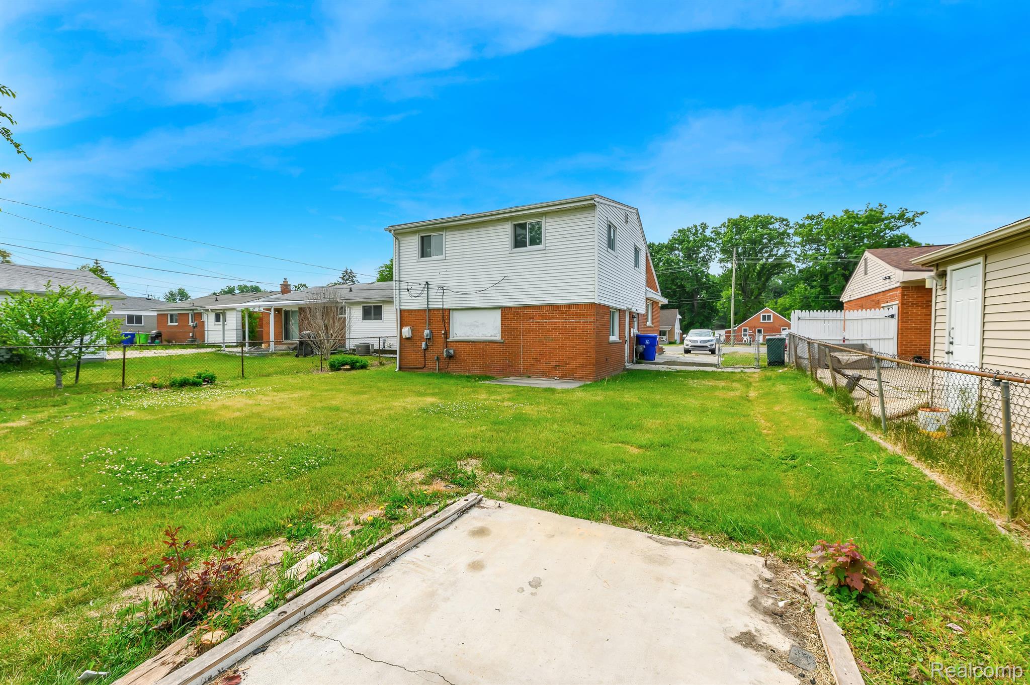 18327 E 13 MILE Road