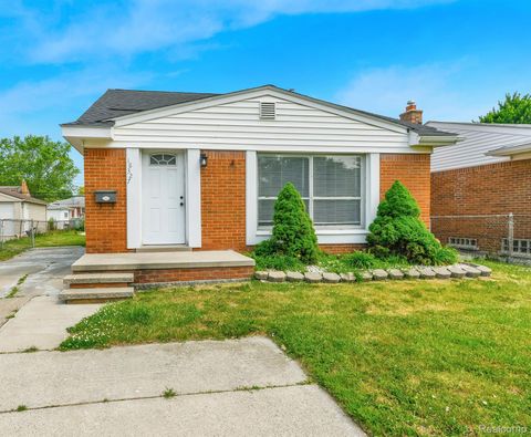 18327 E 13 MILE Road Fraser City MI 48026