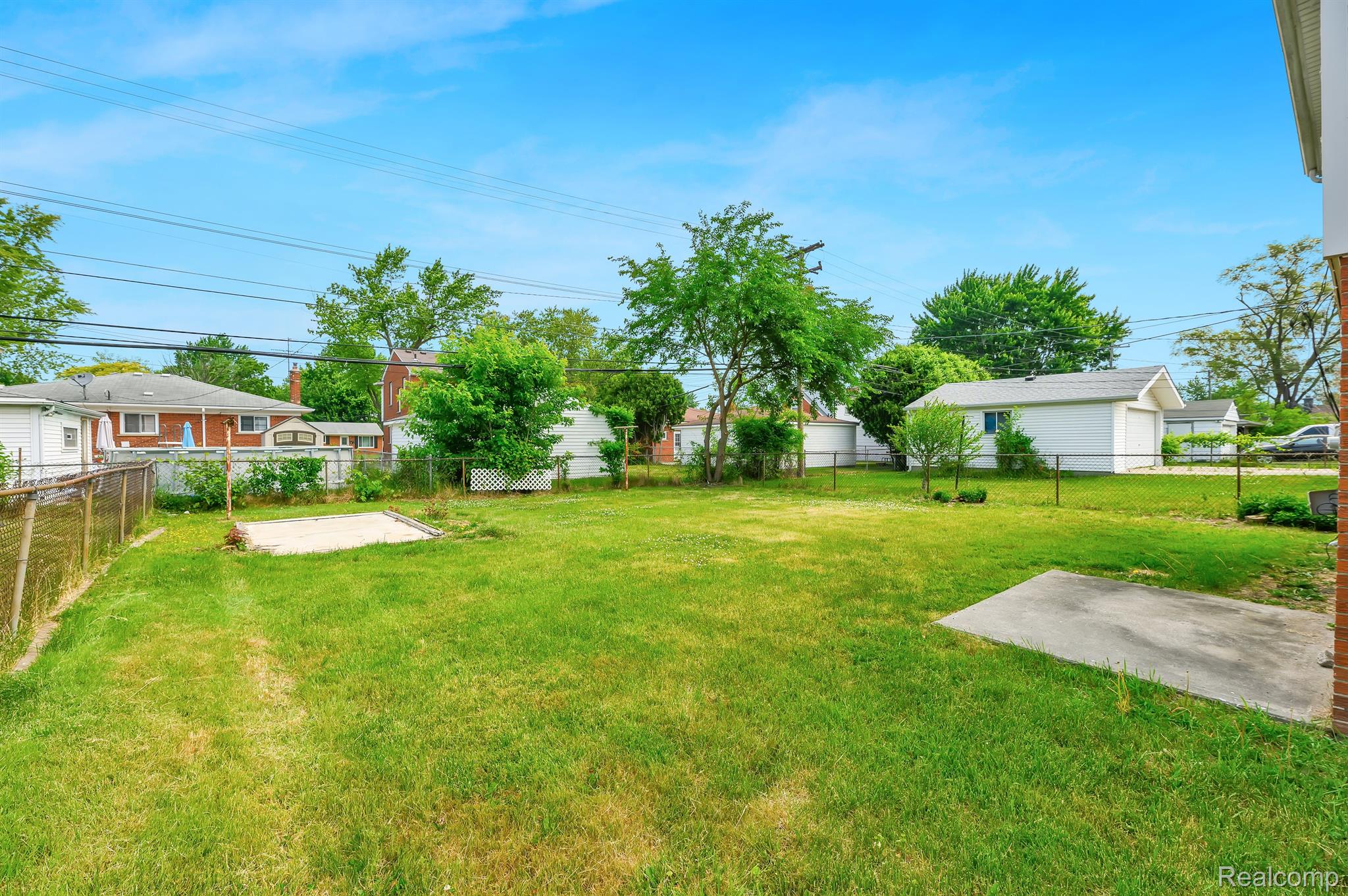 18327 E 13 MILE Road