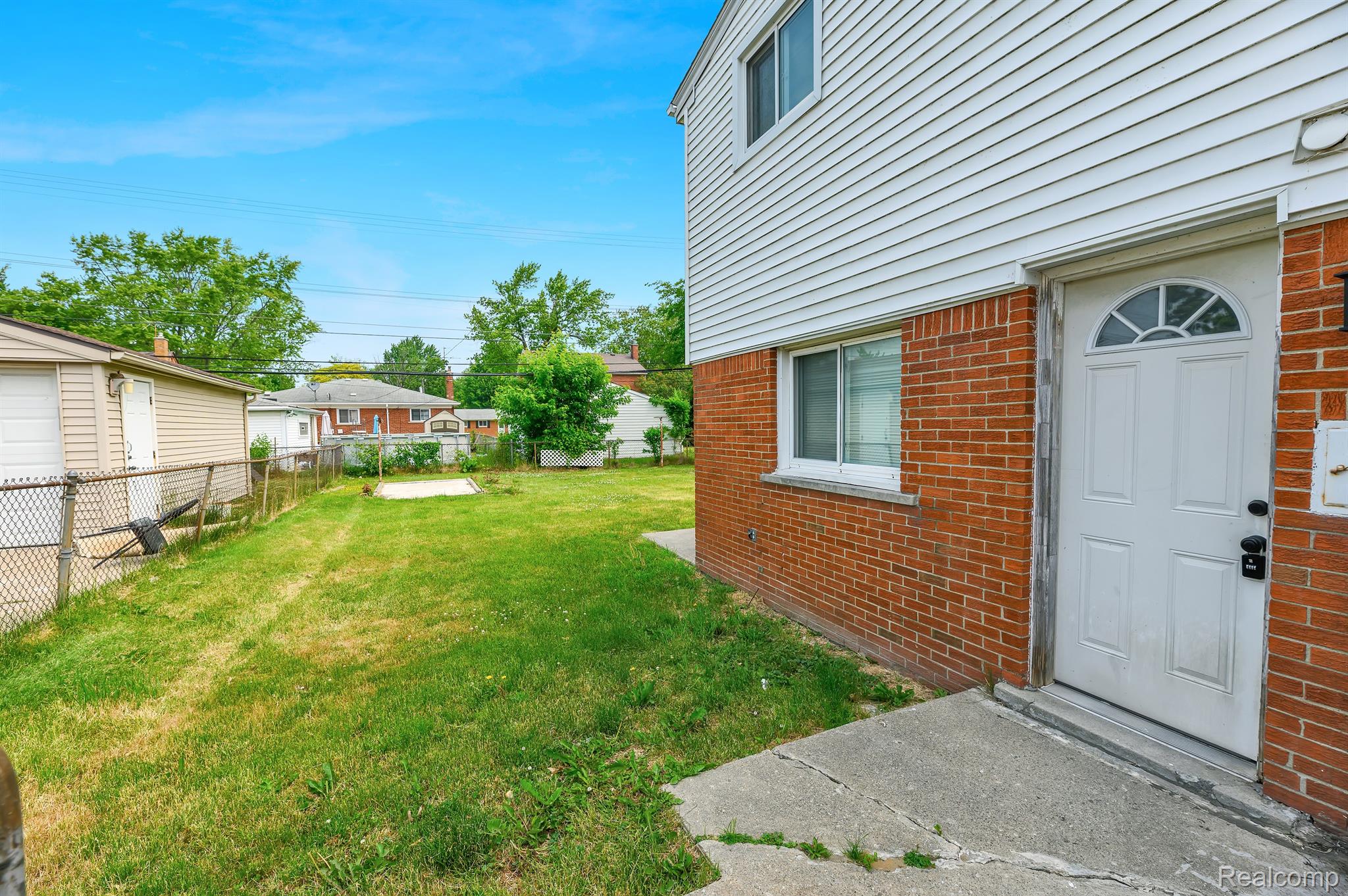 18327 E 13 MILE Road