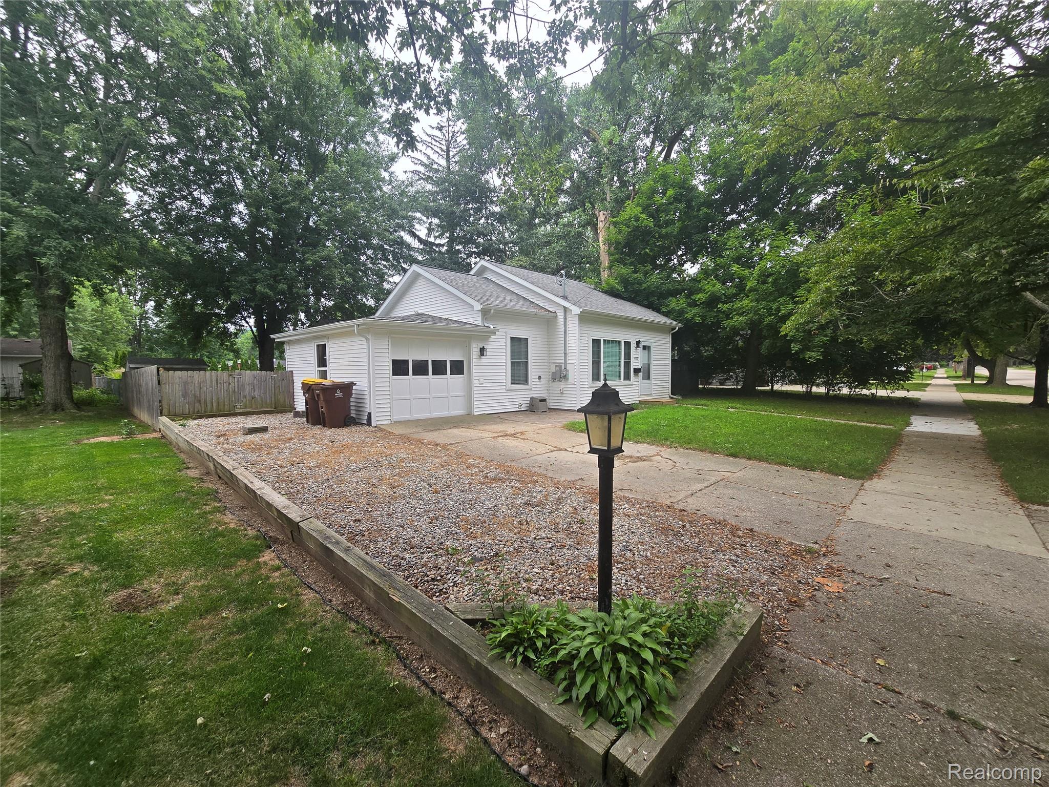 402 E Buchanan Street
