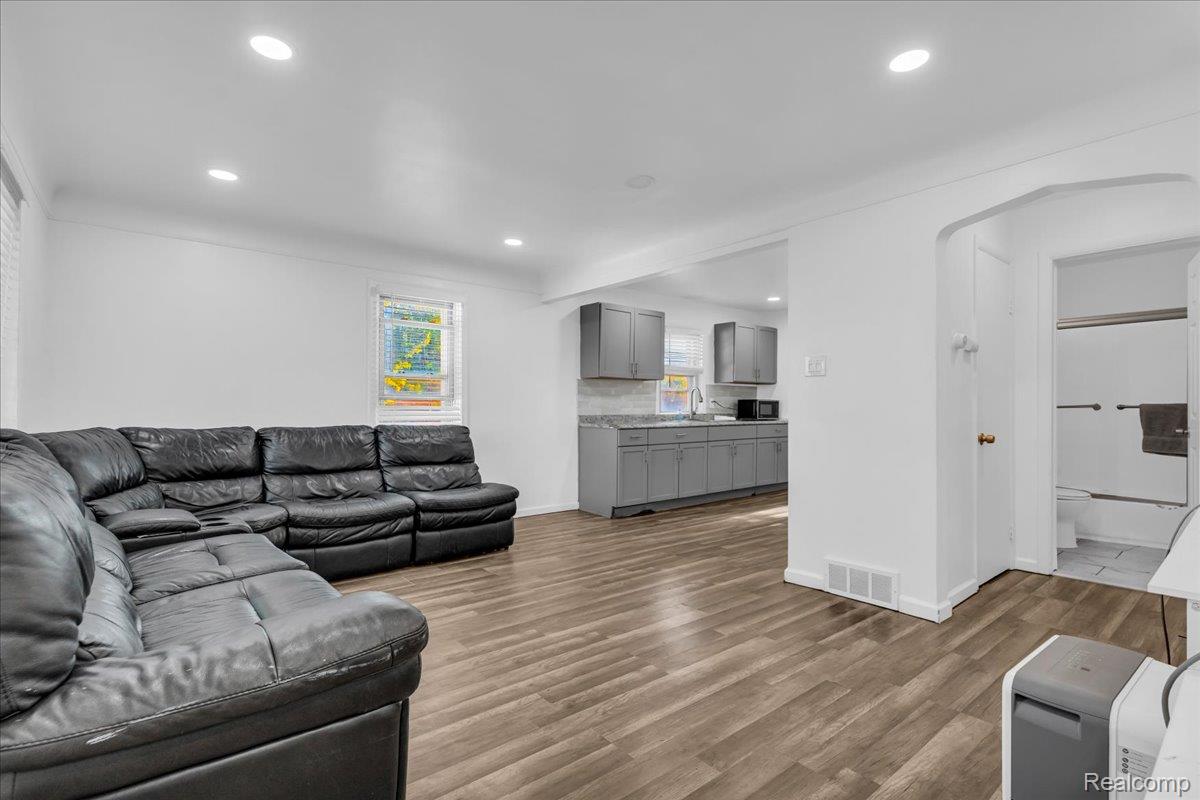 6837 Middlebelt Road