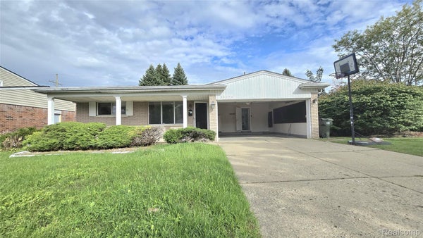 34294 GREENTREES RD, STERLING HEIGHTS, MI 48312 - Image e612b1d4380f8f8531f76a7fa5caaa2a/439679316