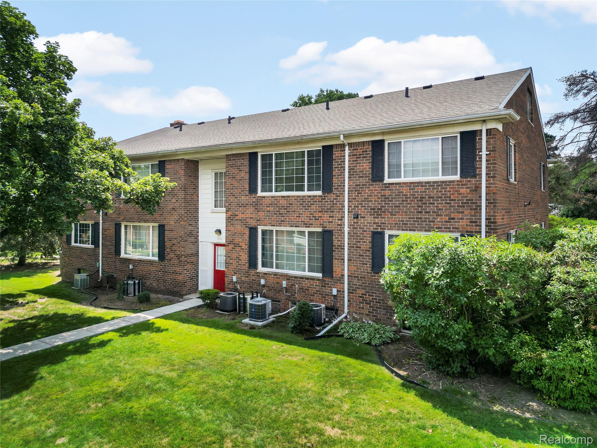25300 Shiawassee Circle 204