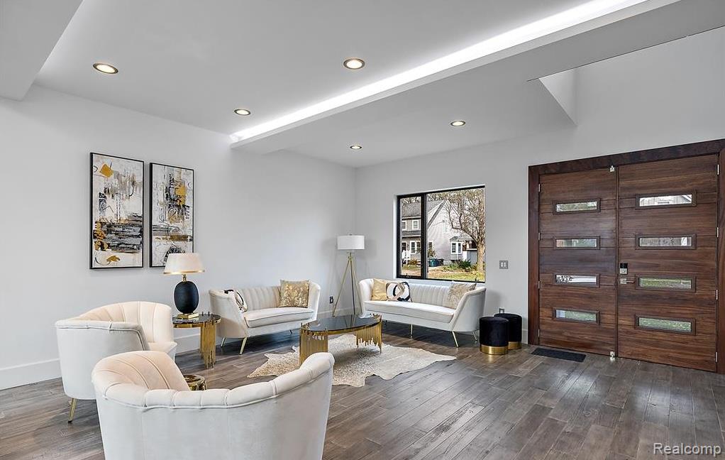 211 N Washington Avenue