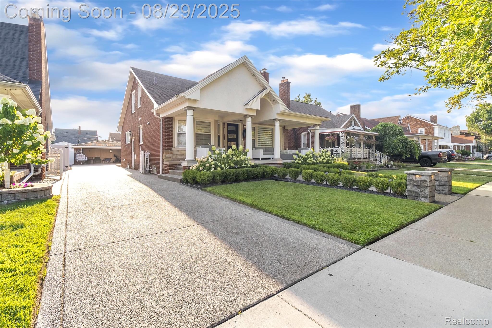 6061 Oakman Boulevard