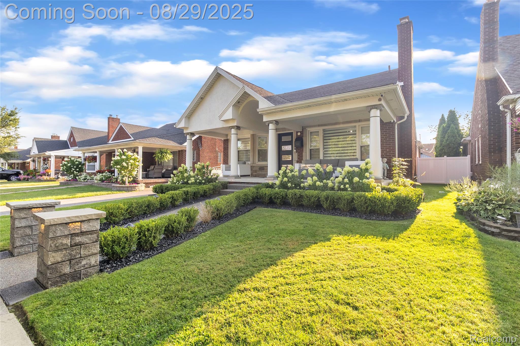 6061 Oakman Boulevard