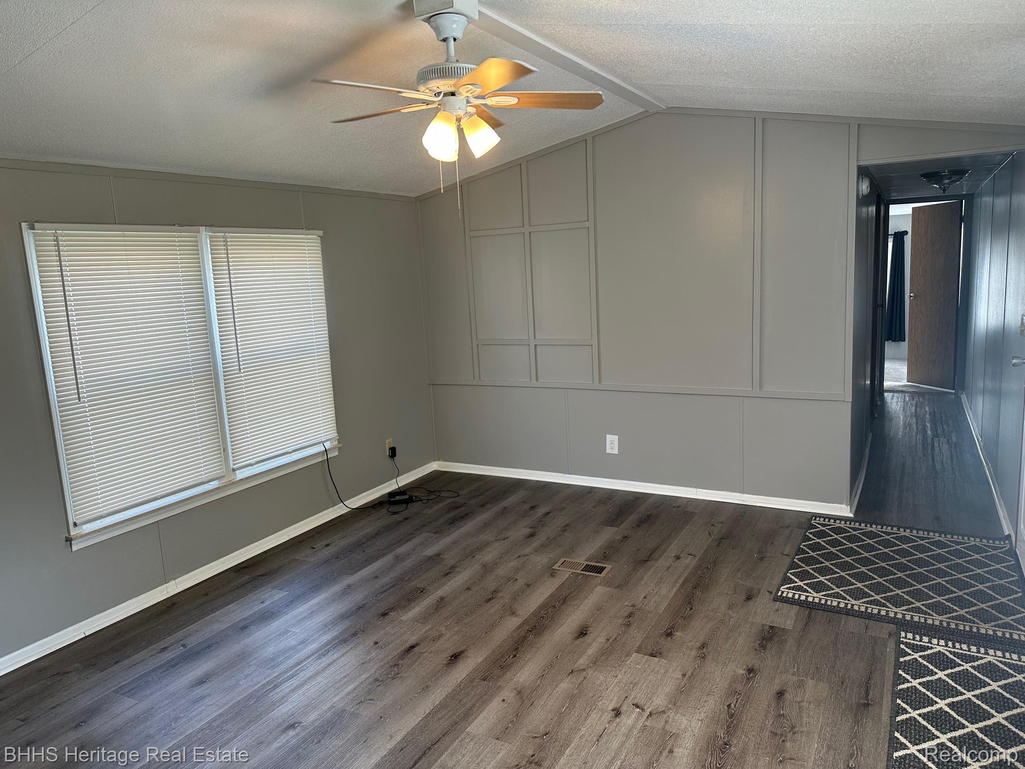 326 Emerald Circle S