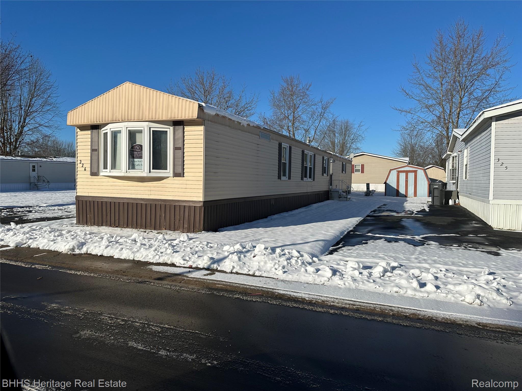 326 Emerald Circle S