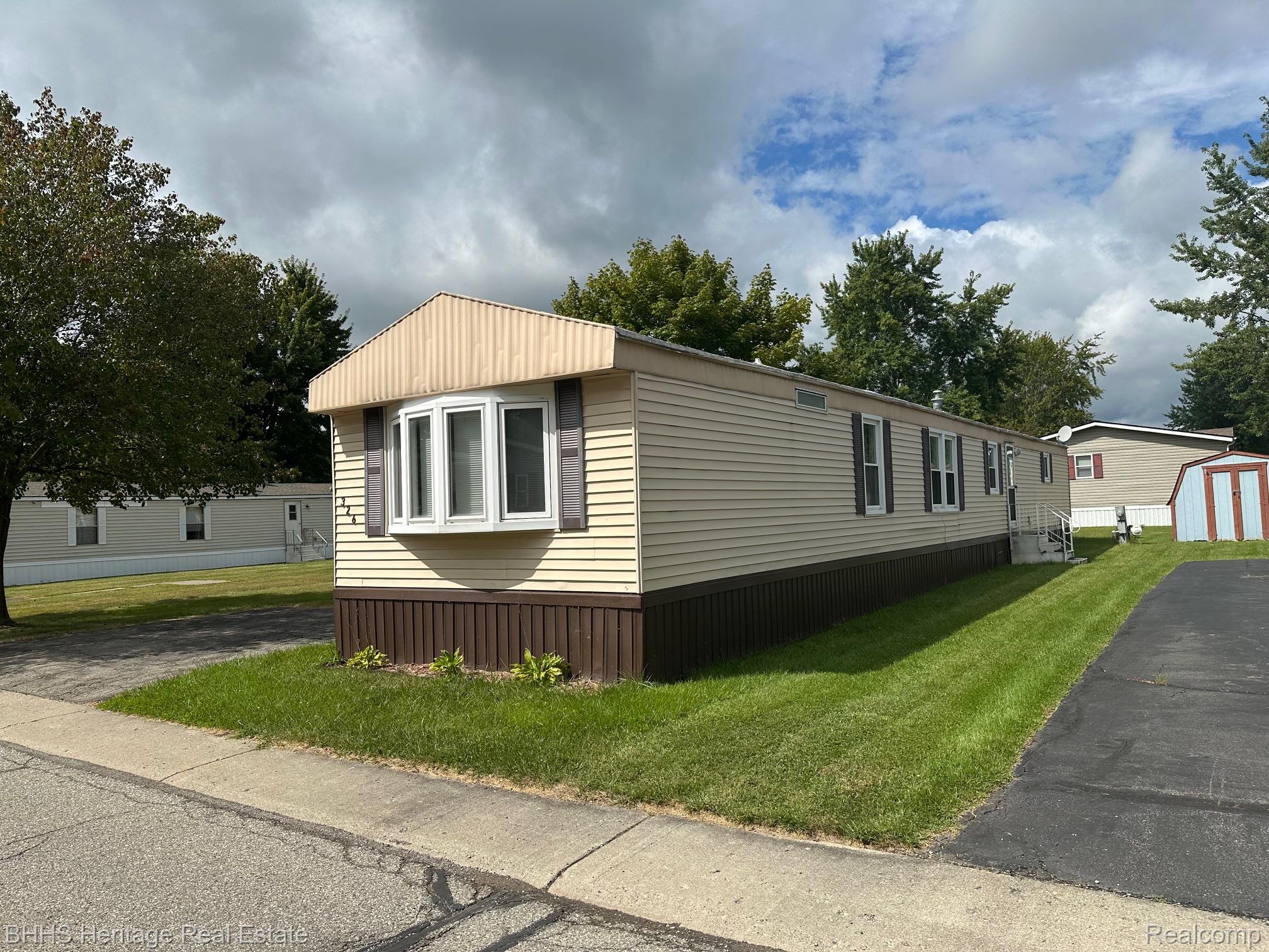326 Emerald Circle S