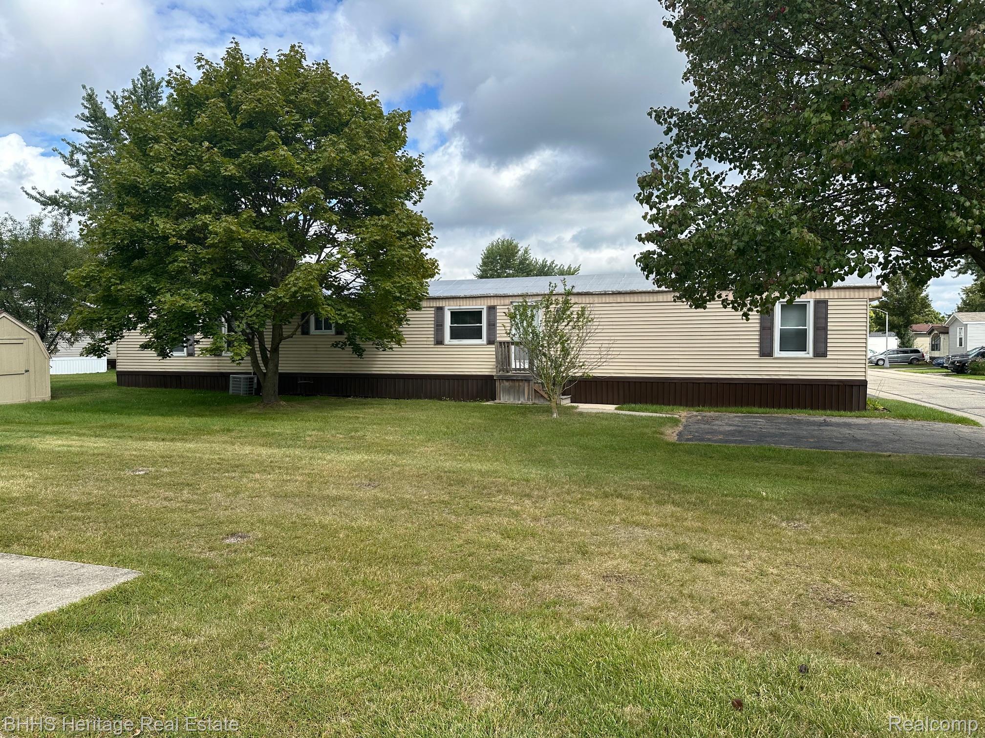 326 Emerald Circle S