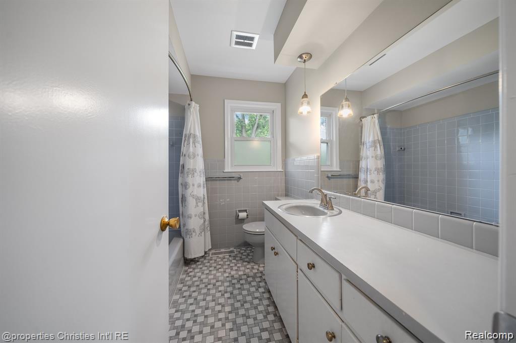 Rochester Hills City, Michigan 48309, United States, 3 Bedrooms Bedrooms, ,2 BathroomsBathrooms,Residential,Active,204713