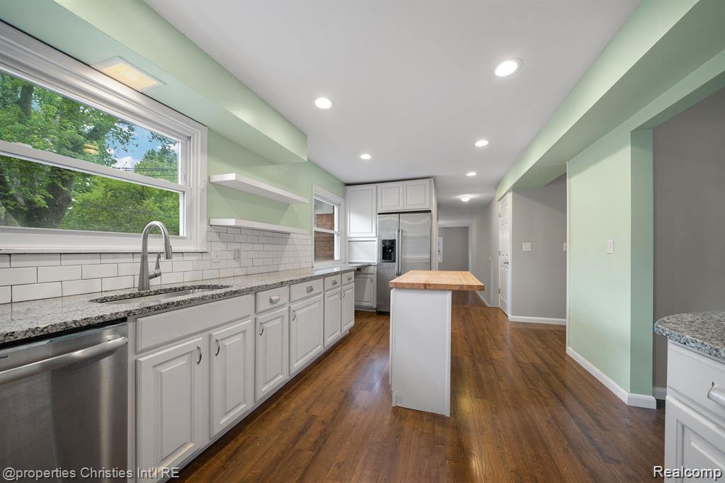 Rochester Hills City, Michigan 48309, United States, 3 Bedrooms Bedrooms, ,2 BathroomsBathrooms,Residential,Active,204713