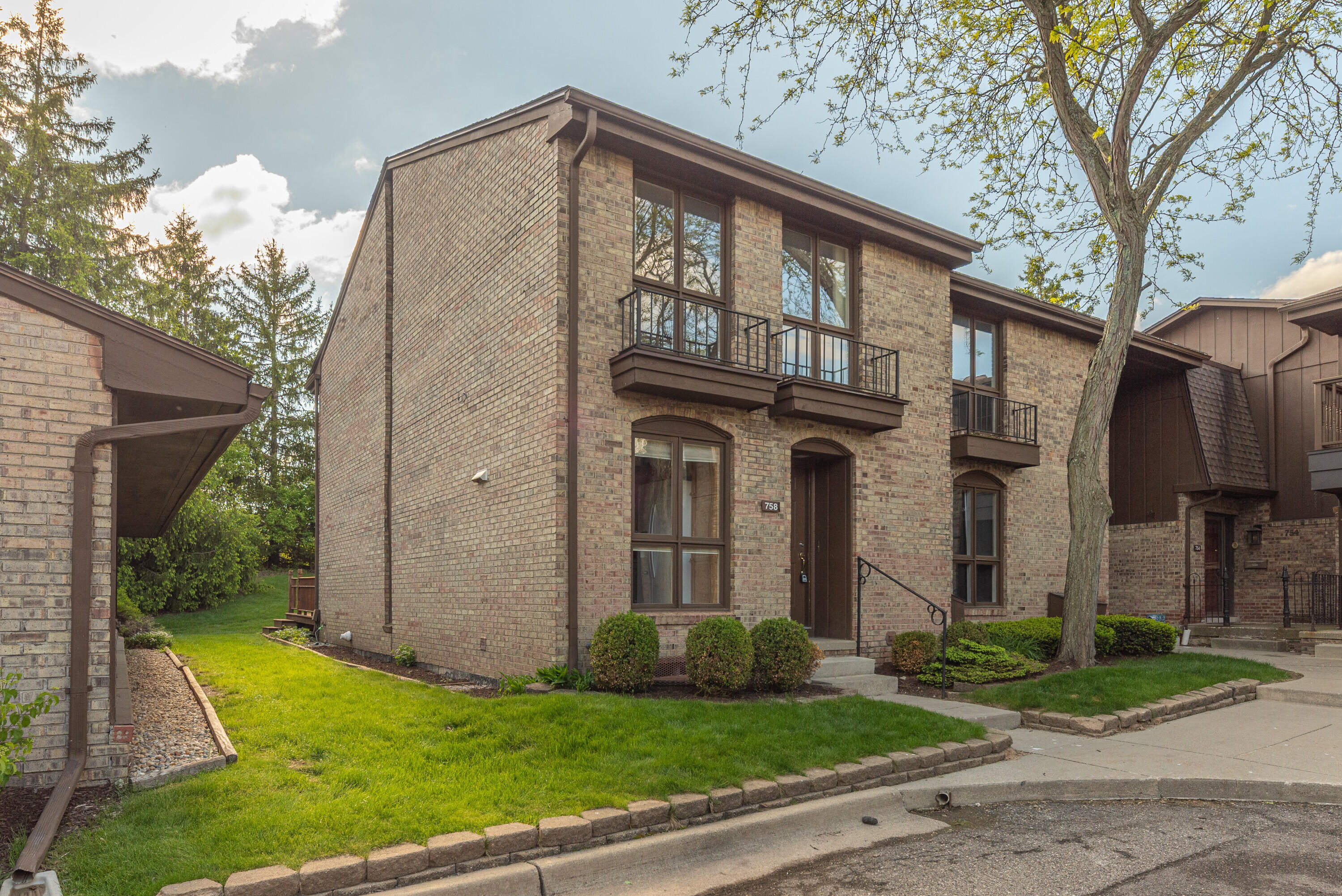 758 Greenhills Drive