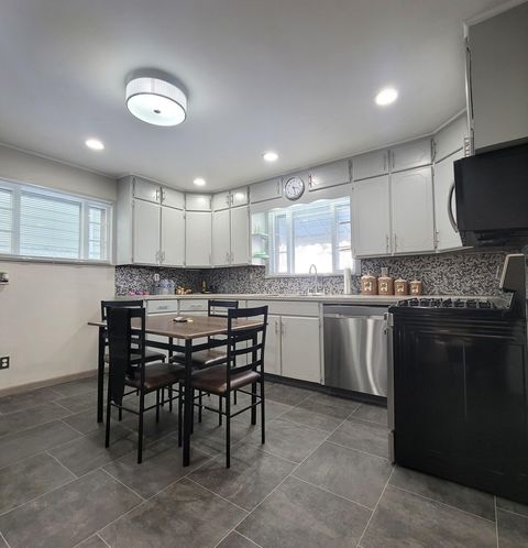 Tiny photo for 613 Chester Street, Jackson City, MI 49203 (MLS # 55025062410)