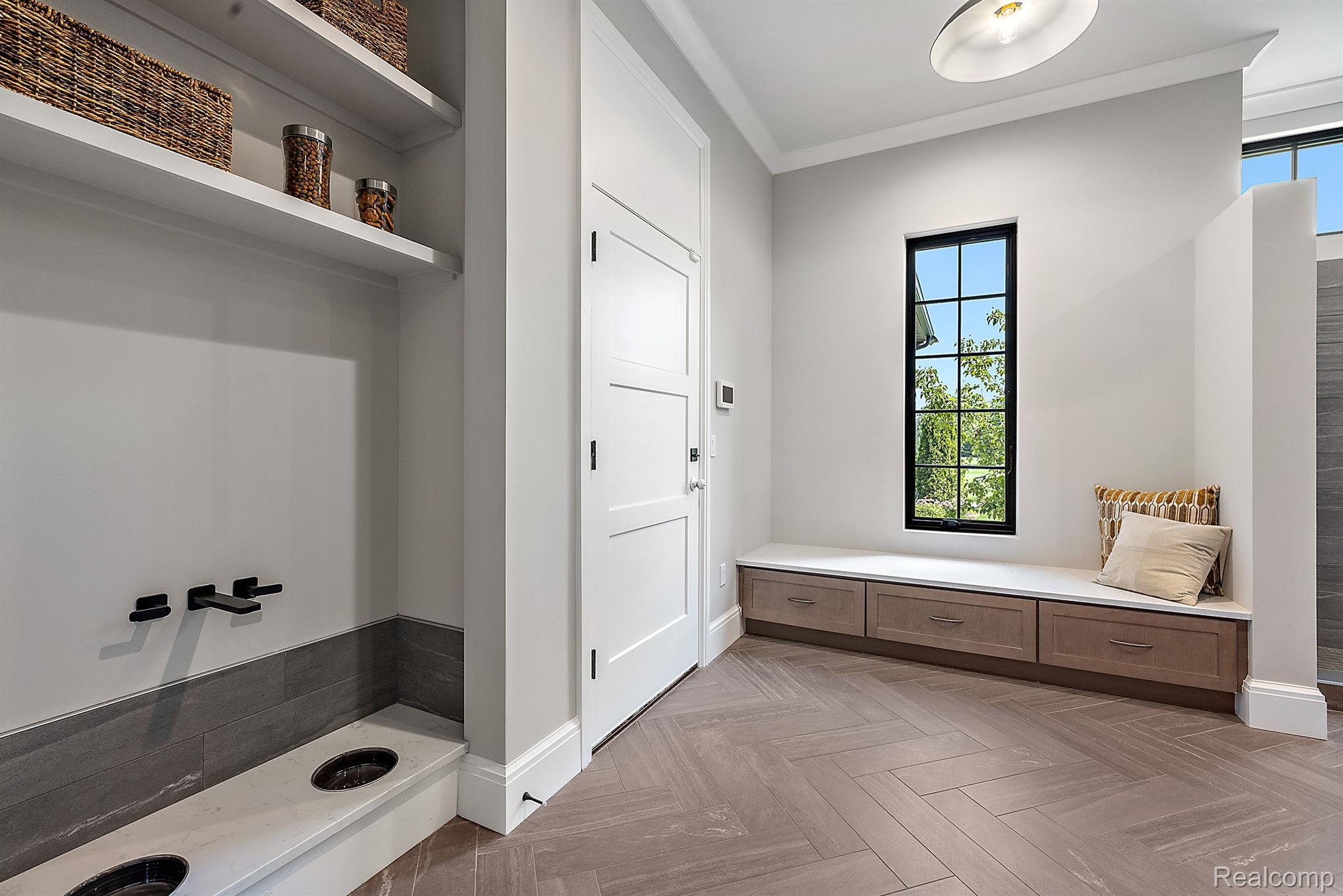 4995 Saddleridge Trail