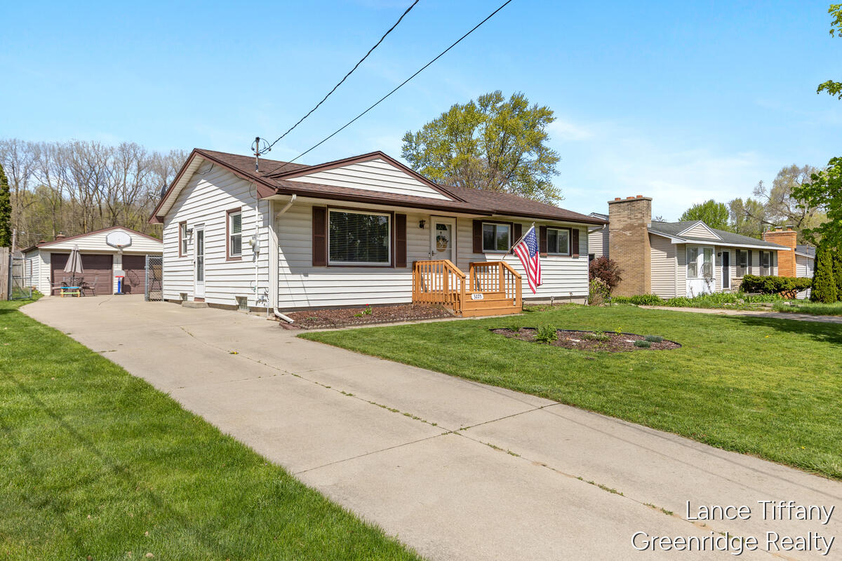 3225 Abington Drive NW