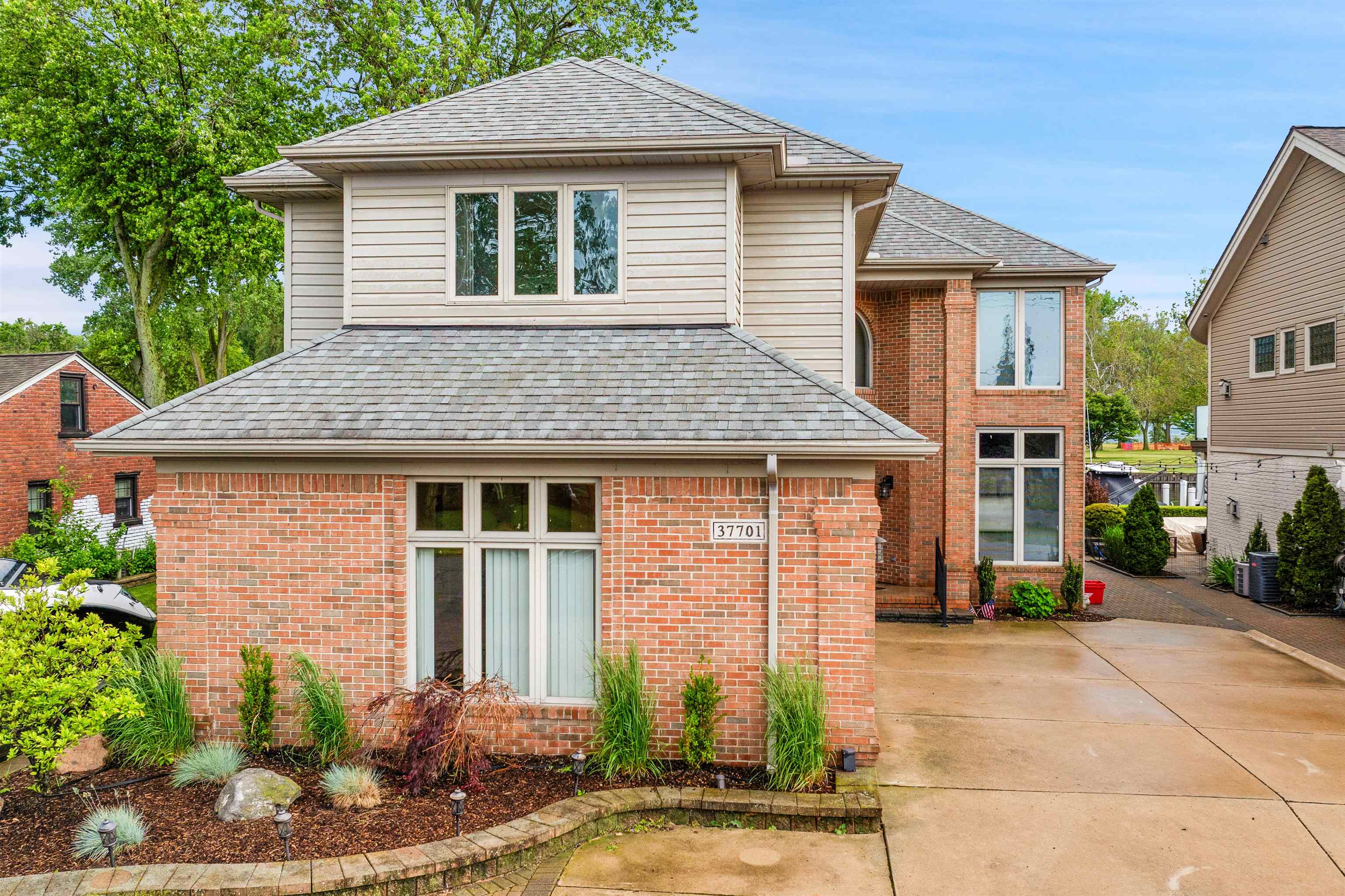 37701 huron pointe Drive