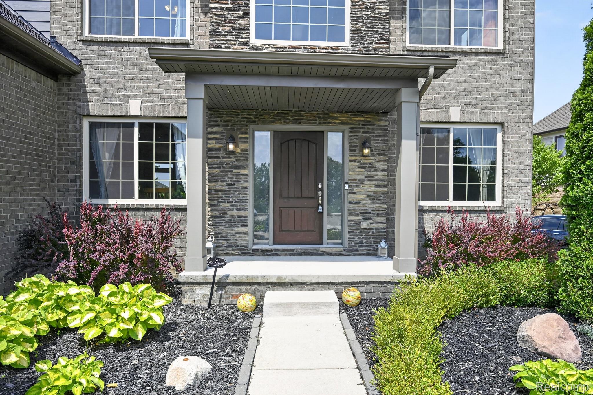 386 Overlook Drive