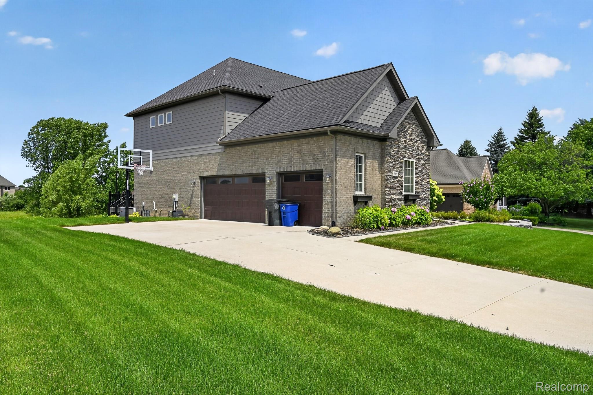 386 Overlook Drive