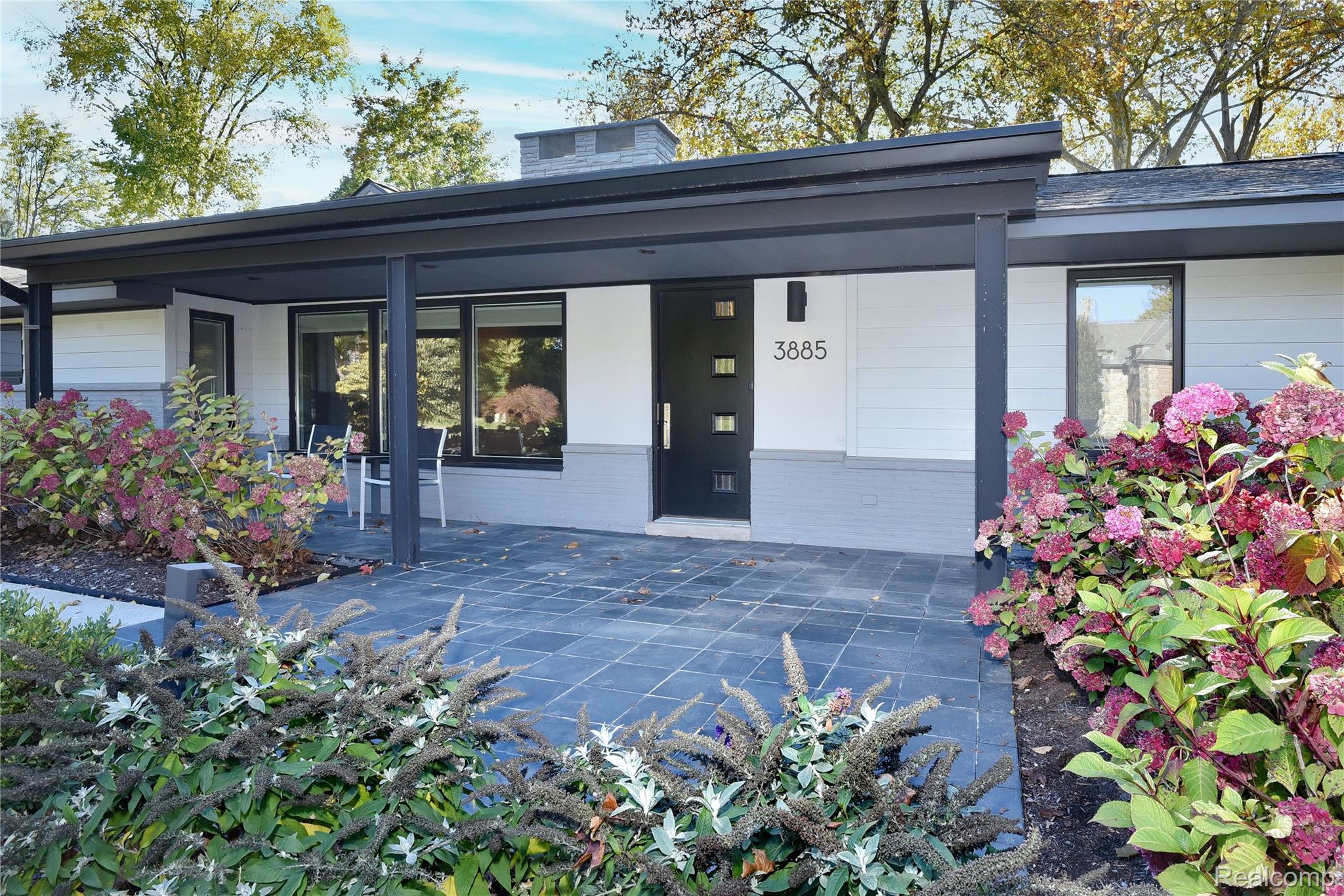 3885 Oakland Drive