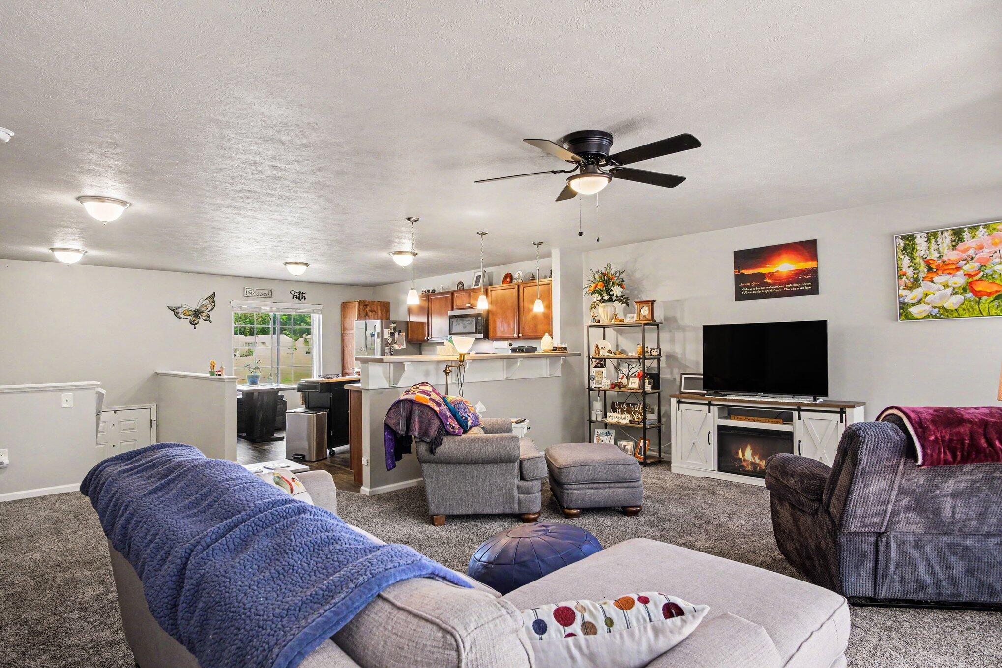 2006 Hillside Drive 8